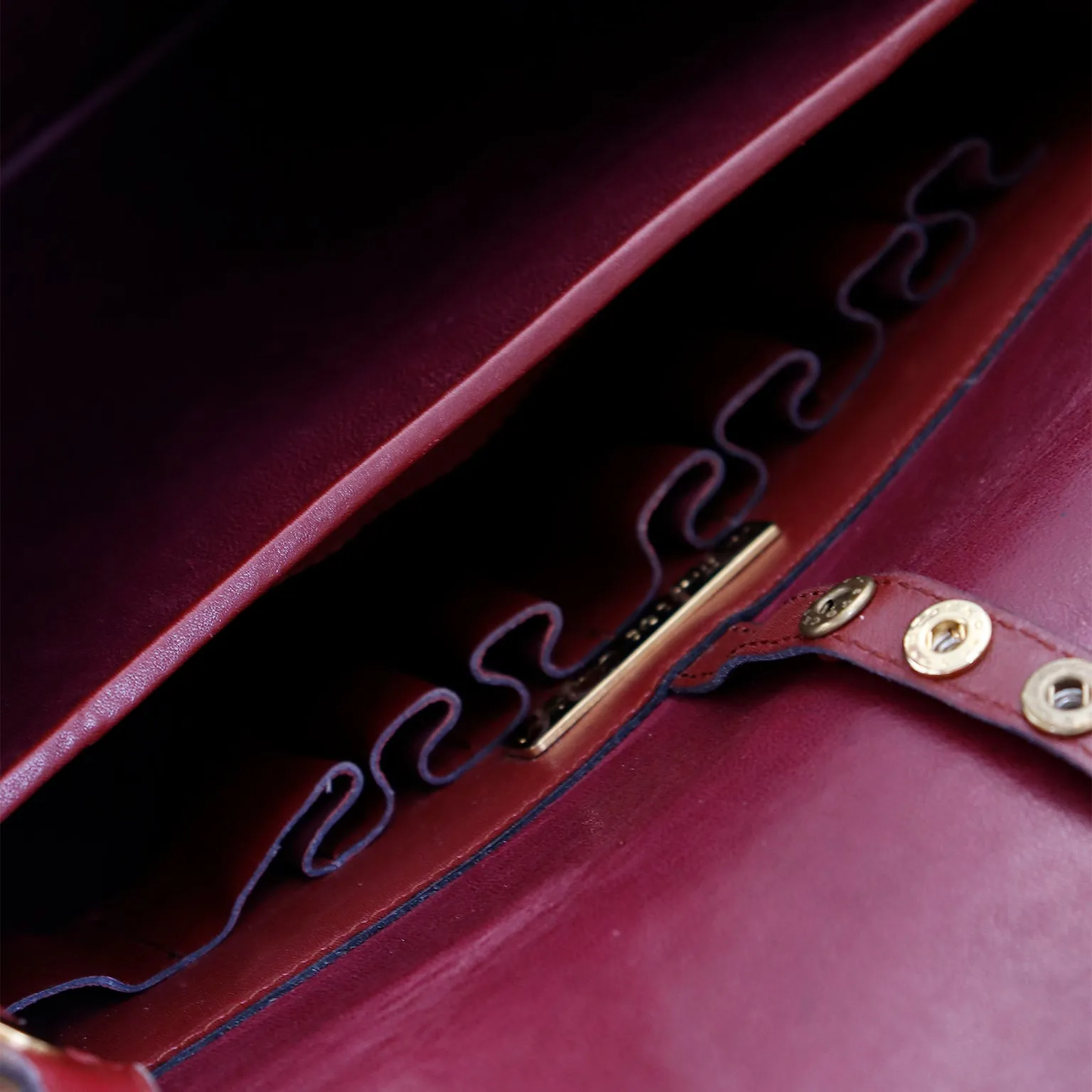 1970s Le Must de Cartier Vintage Bordeaux Leather Shoulder Bag