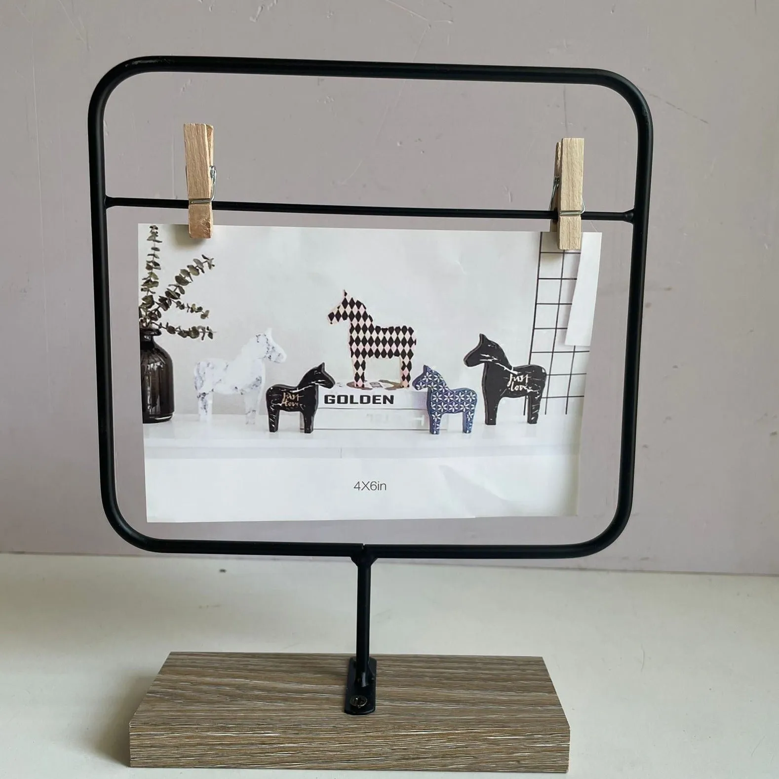 Black Metal Photo Frames With Wooden Clips By APT