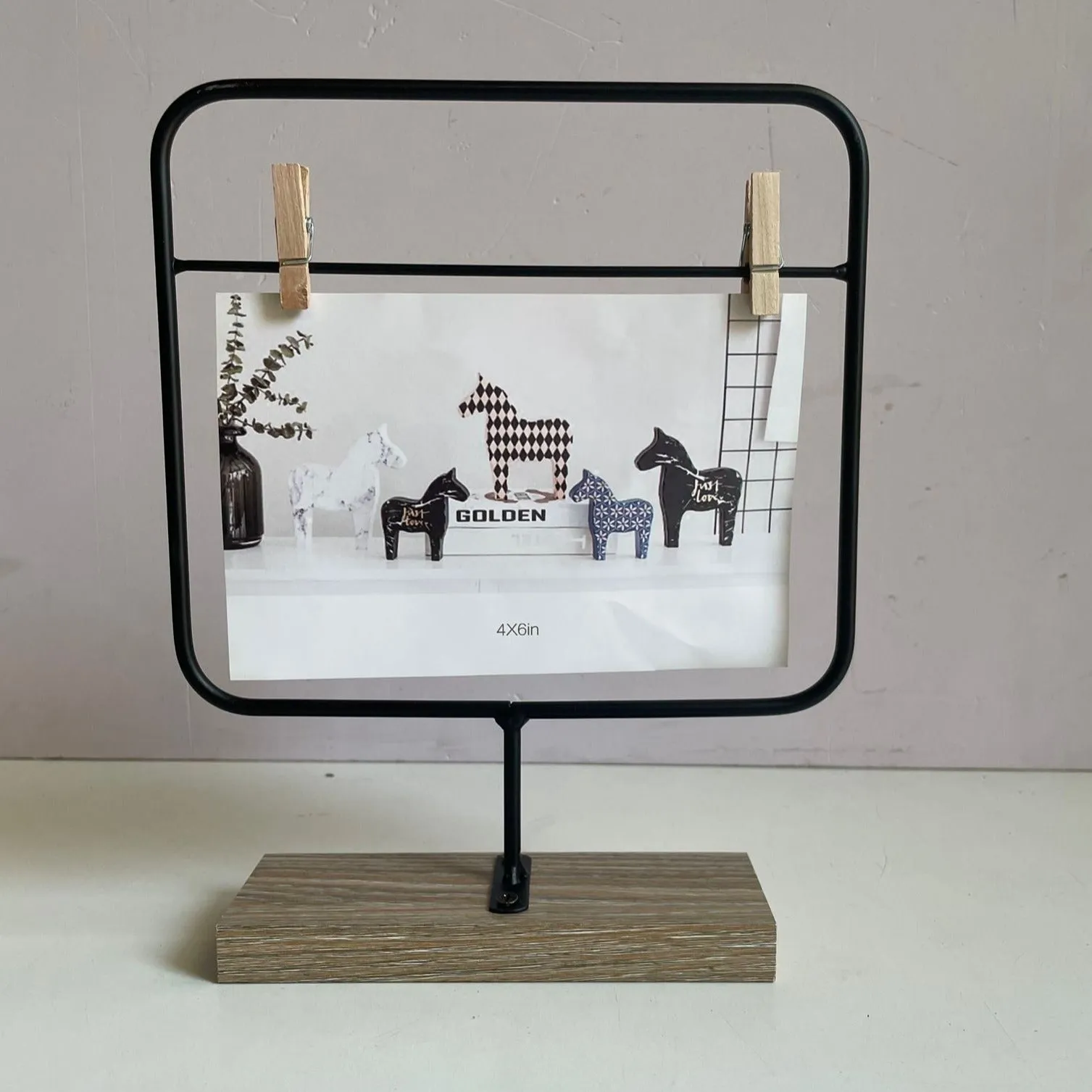 Black Metal Photo Frames With Wooden Clips By APT